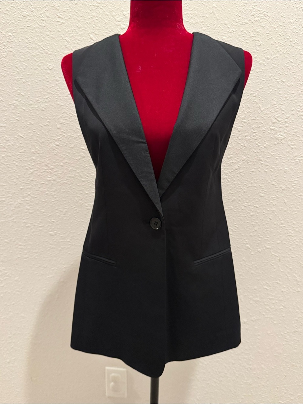 Leith Black Sleeveless Tailored Vest with Bow detailing XS - Picture 3 of 7